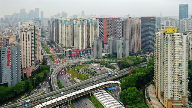 “钱多多”的科技巨头买楼又买地
