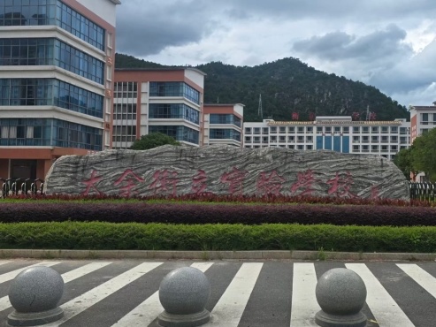 一所民办中学停办后：学生家长的忧虑与民办教育的悲喜