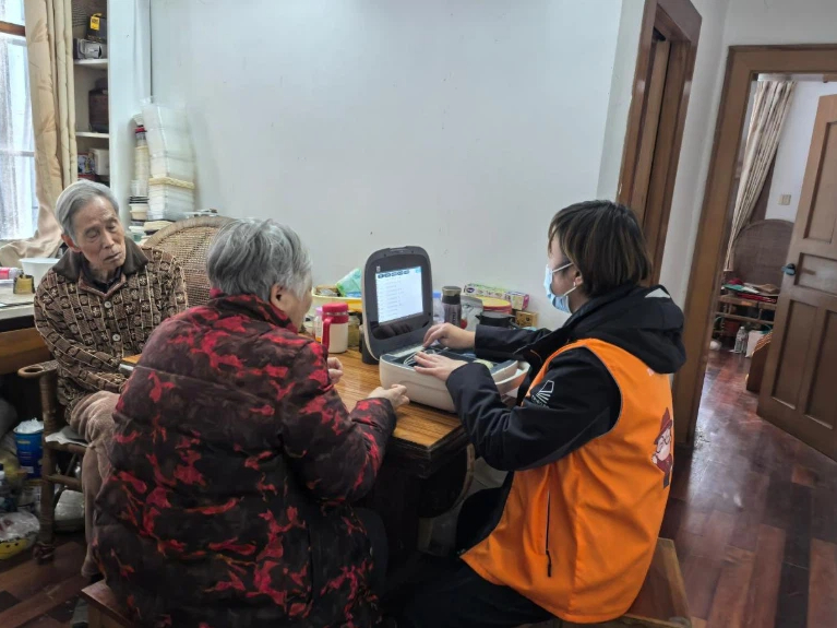 独生子女父母陆续步入高龄，大城市养老如何破题
