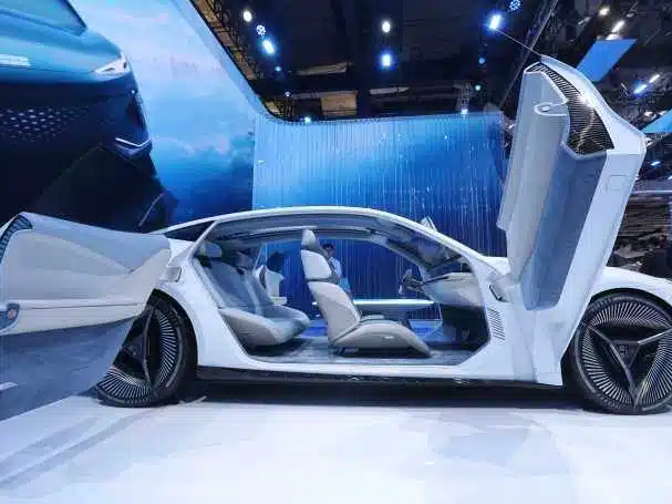 有车企实测仅20%，80%靠仿真！揭秘汽车“速成”灰色地带