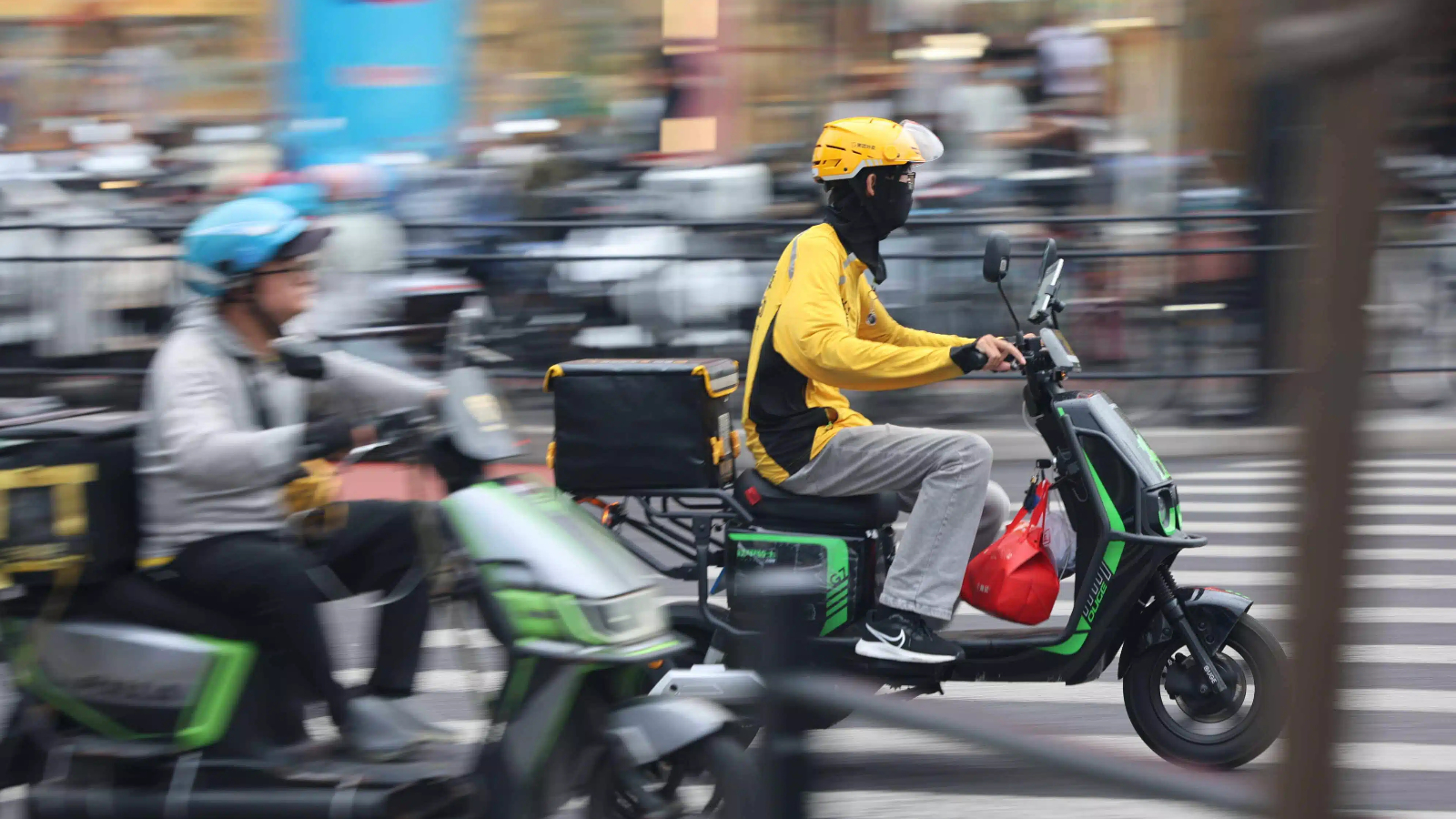 小电驴调速灰色链调查：先上牌后调速，“只要不被查到就行”
