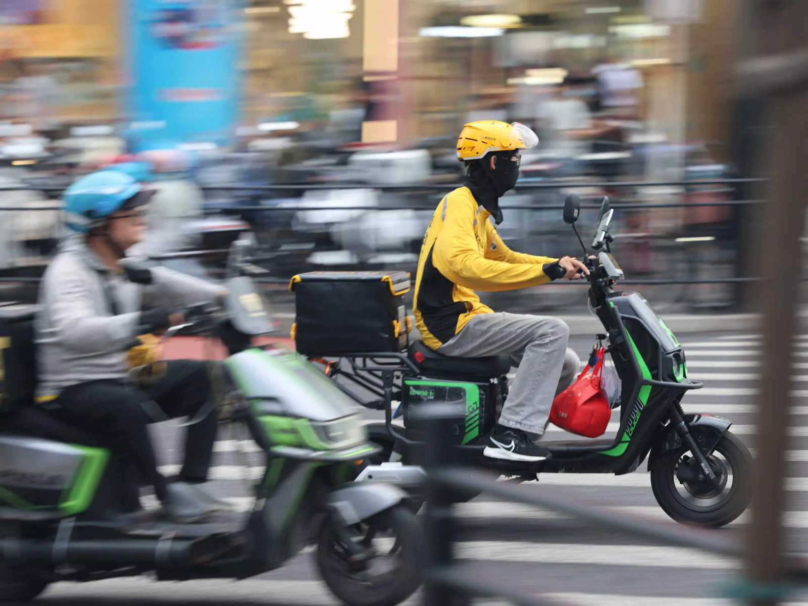 小电驴调速灰色链调查：先上牌后调速，“只要不被查到就行”