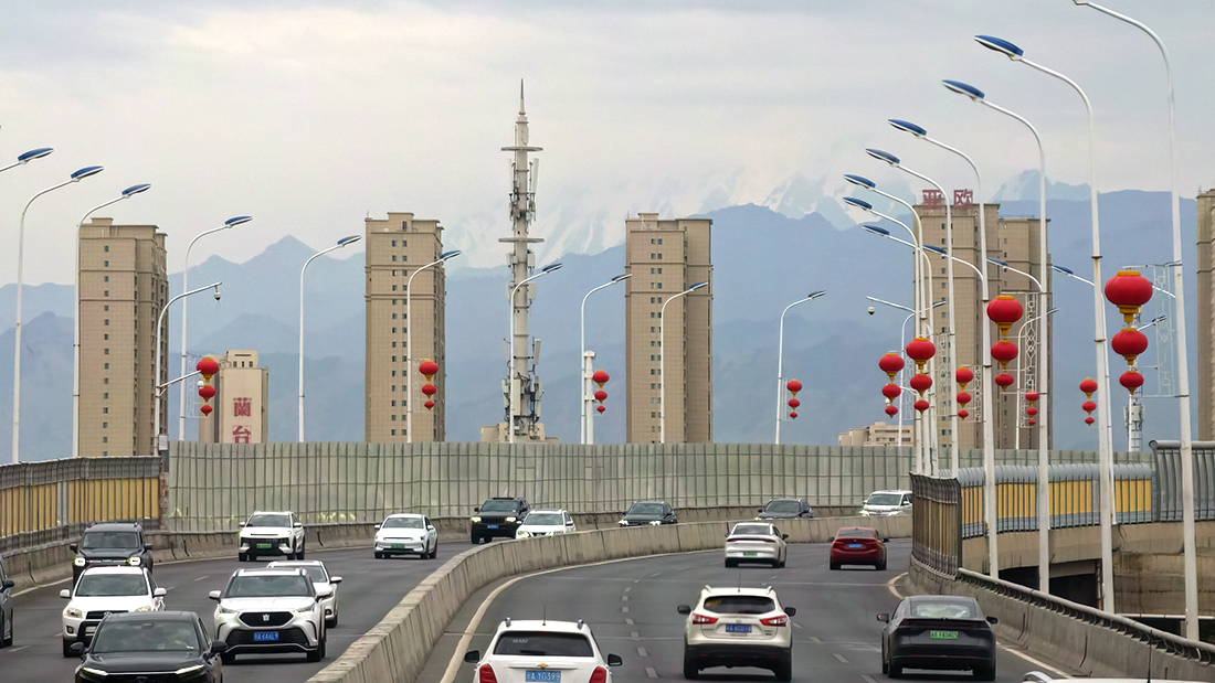 从大巴扎到独库公路：绿牌车正在改写新疆出行版图
