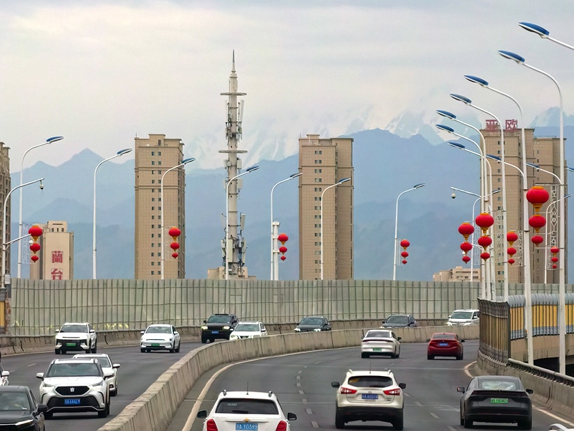 从大巴扎到独库公路：绿牌车正在改写新疆出行版图