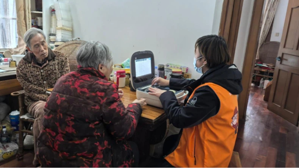 独生子女父母陆续步入高龄，大城市养老如何破题