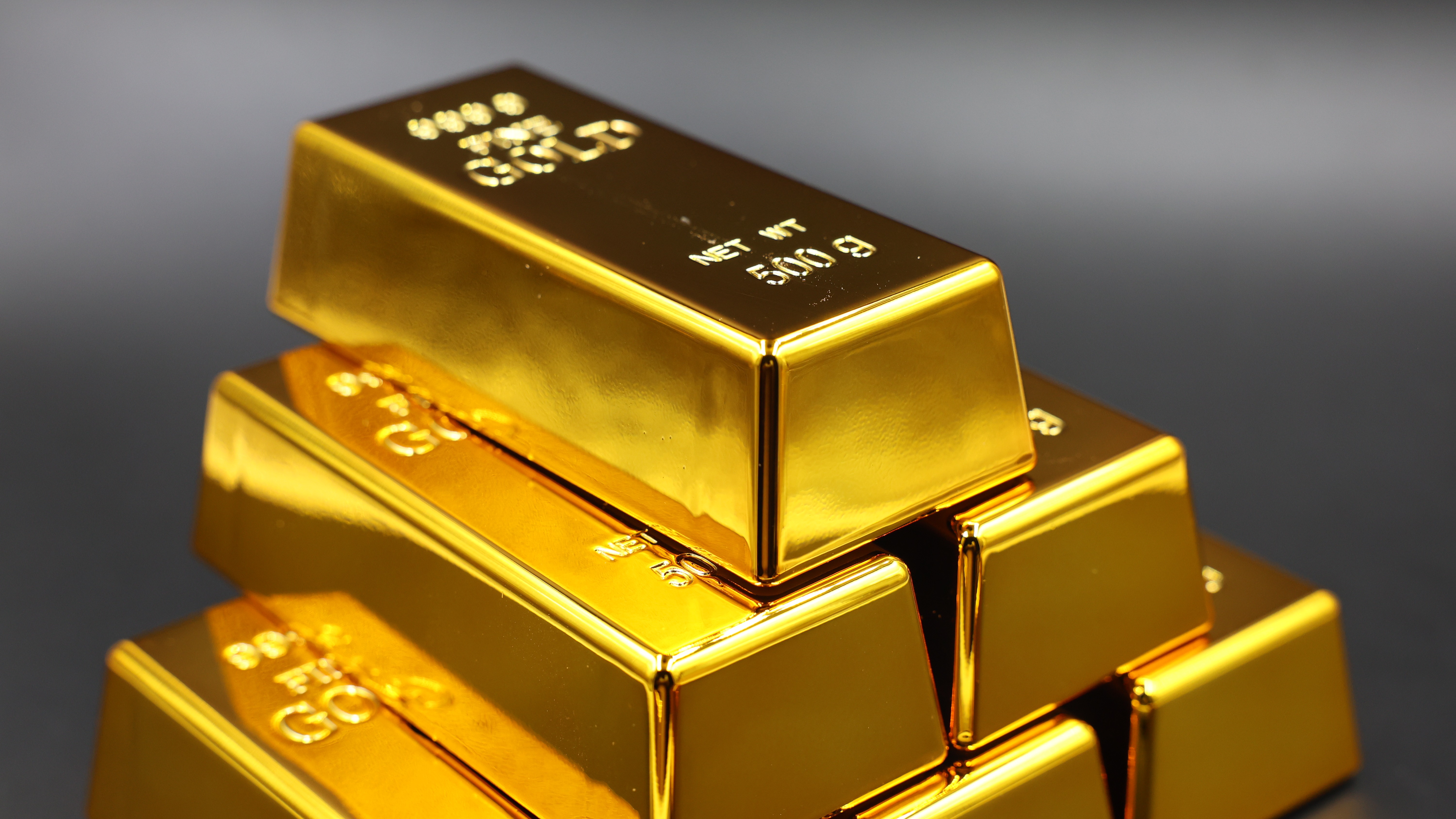 黄金连涨三周突破4600美元，金矿股业绩估值上行