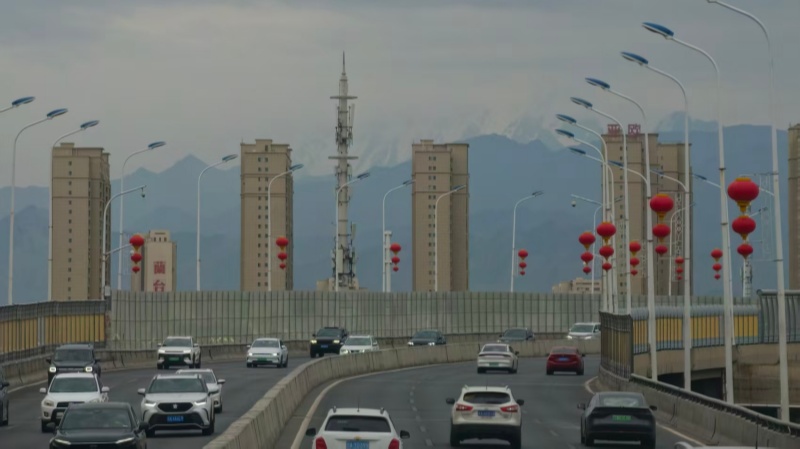 从大巴扎到独库公路：绿牌车正在改写新疆出行版图