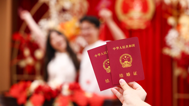 多家企业奖励员工婚育，多地宣布结婚发钱