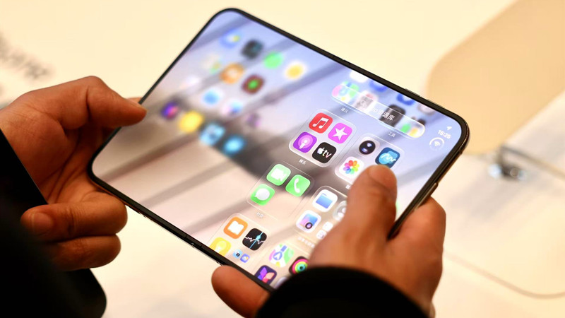 iPhone Duo开售十日价格“破发”，首批机型被曝屏幕问题