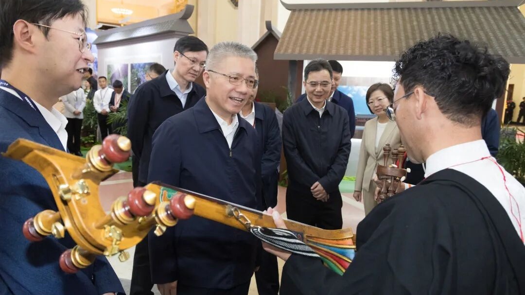 第九届上海市对口地区特色商品展销会开幕，朱忠明察看展销会，了解消费帮扶、文旅协作等推进情况