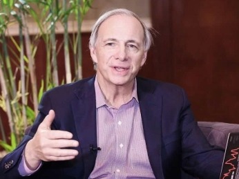 达利欧：AI热潮虽现泡沫迹象，但真正的拐点还未到来