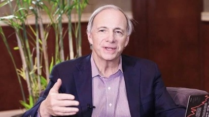 达利欧：AI热潮虽现泡沫迹象，但真正的拐点还未到来