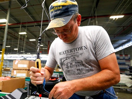 就业警报拉响！美国ISM制造业指数“九连缩”，降息大局已定？