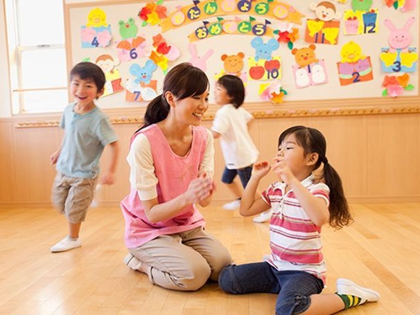 多校幼师专业大幅缩招，去年幼儿园教师减少超24万