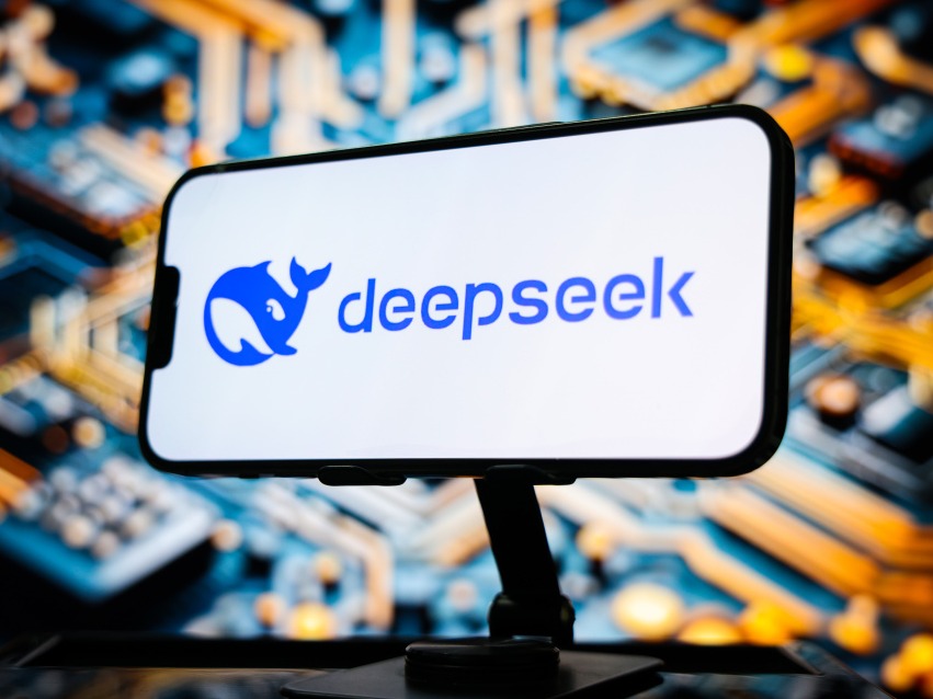连姥姥都在问DeepSeek！一位AI六小龙掌门的反思与进击