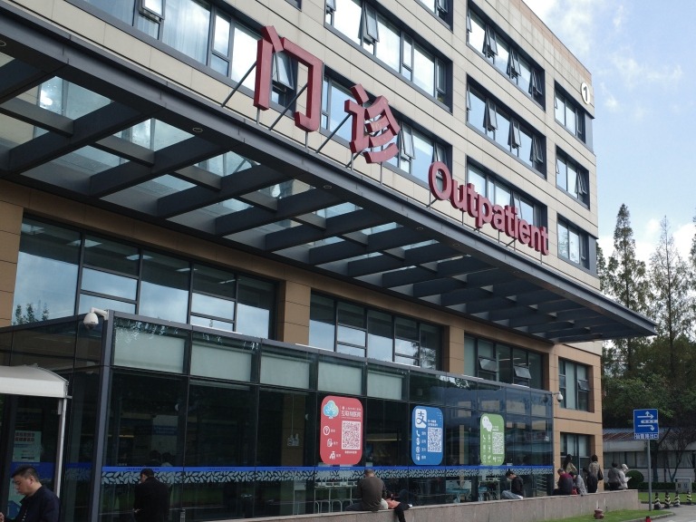 独家调查｜加拿大医生携幼女来沪求医，花16万元“保脾”！中国医疗不止性价比