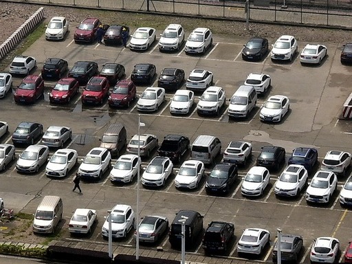 “停车1小时缴费60元”，谁在被高昂停车费“背刺”？