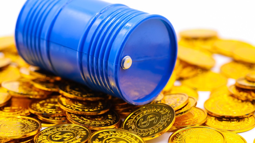 冲突升级？原油飙升超5%，伊朗扬言报复！特朗普宣布紧急政策