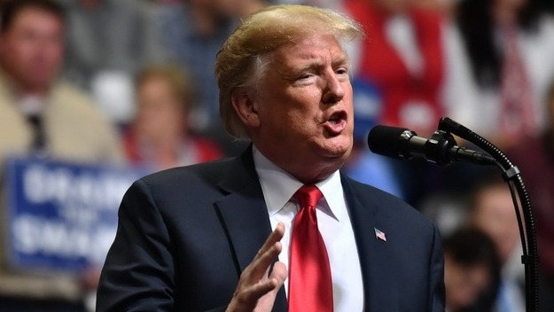 历史最低！美国消费者信心大跳水，通胀预期飙升，特朗普中期选举再遇险阻