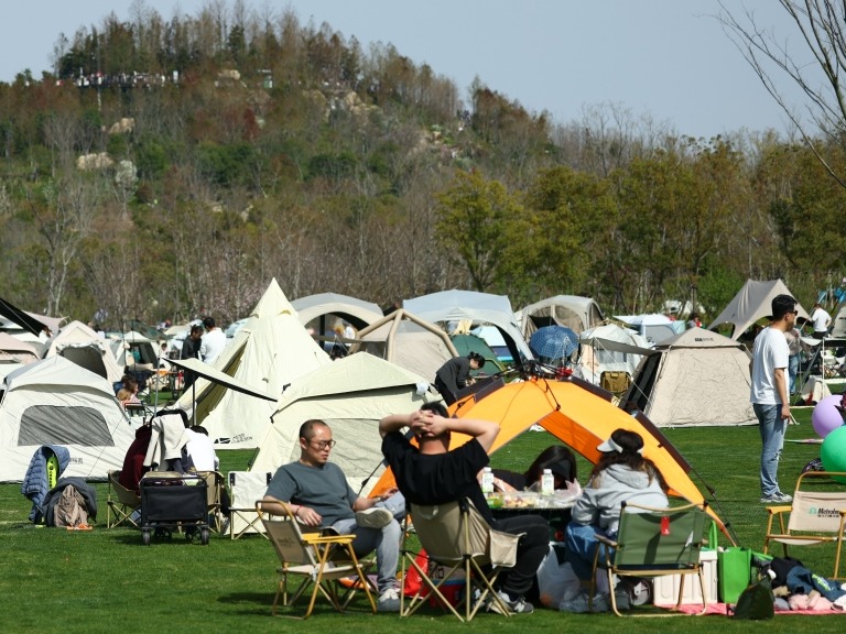 12省份全省推行中小学春秋假，多地开启“连休8天假期”