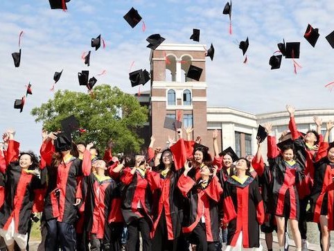 全国超2.7亿人念过大学 平均每个家庭户人口2.52人
