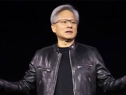 黄仁勋股东大会放言：本轮AI基建周期长达数十年