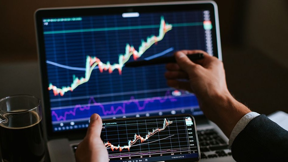 A股7月收官，科技退潮消费逆势，资金避险还是风格切换？