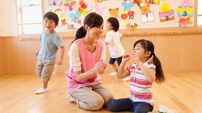 2025年幼儿园教师减少21.93万，多所幼师院校加快转型