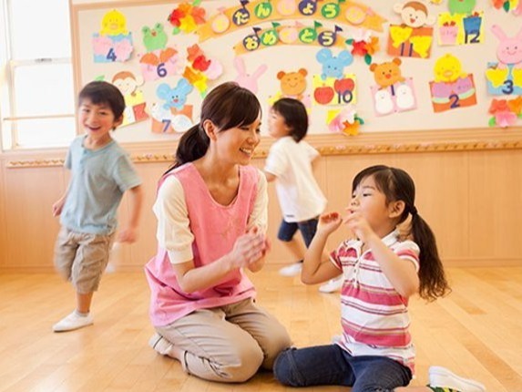 2025年幼儿园教师减少21.93万，多所幼师院校加快转型
